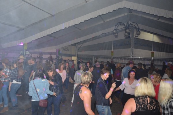 jg-westernparty-37126E7429-C49A-15E4-8655-903677C7E406.jpg