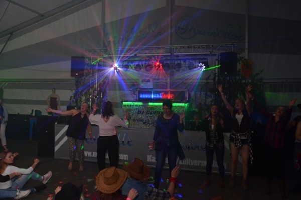 jg-westernparty-48FA789BAA-B634-8534-7573-48D0349EE0BE.jpg