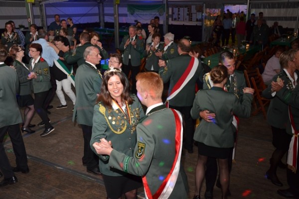 komertz-148590C10DD-DE2B-BD46-F7E0-146838CBFA31.jpg