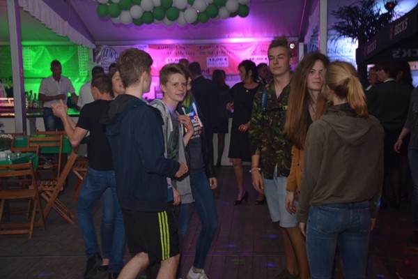 komertz-16565FB4009-8BEE-AC28-F115-076CDA3BD591.jpg