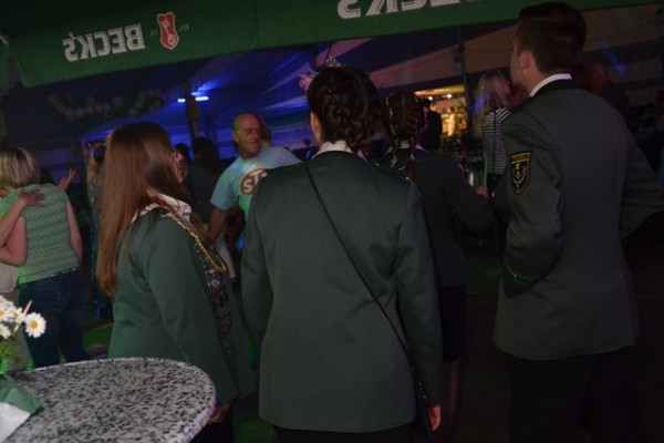 party-samstag-123BC6822A-34D1-7BF1-B7DE-6430E45EEA74.jpg