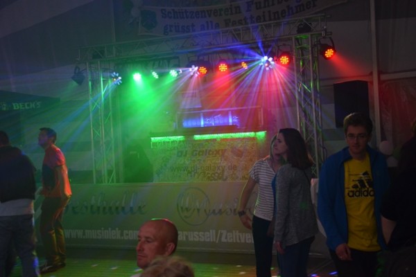 party-samstag-13B99ED3F6-B17C-15DB-7D39-D08D54E1E824.jpg