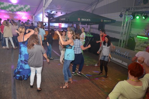 party-samstag-21AA7F9704-B2E2-0725-D47B-6CC4D8B6BE12.jpg