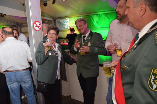 party-samstag-27B207641A-0494-7A9C-211F-FC99200DE459.jpg