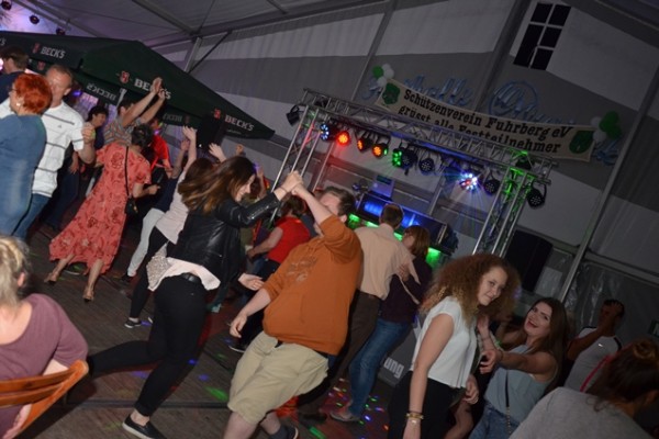 party-samstag-30BC82DB60-ADAF-28C4-0A03-767C8BE45325.jpg
