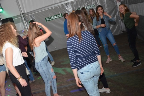 party-samstag-337105A314-5839-DBD9-3FF8-3AE68C2BD7DD.jpg