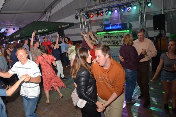 party-samstag-34038BFB85-A3A6-B728-3BE4-F0DDBB271793.jpg