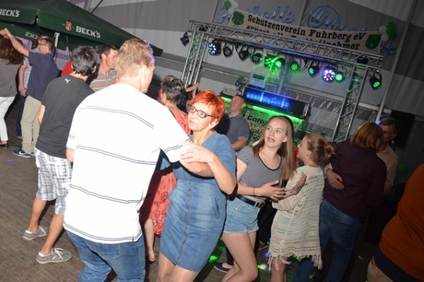 party-samstag-36B8F48C0E-05CD-E2F3-F487-AC627DC4BD7E.jpg