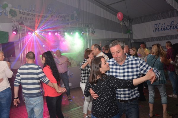 party-samstag-388B7BFCDB-0AFF-CC95-7C12-D49CF2035B4D.jpg