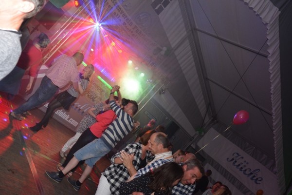 party-samstag-40A394C546-2290-7DF0-CF9A-877C6EBD6856.jpg