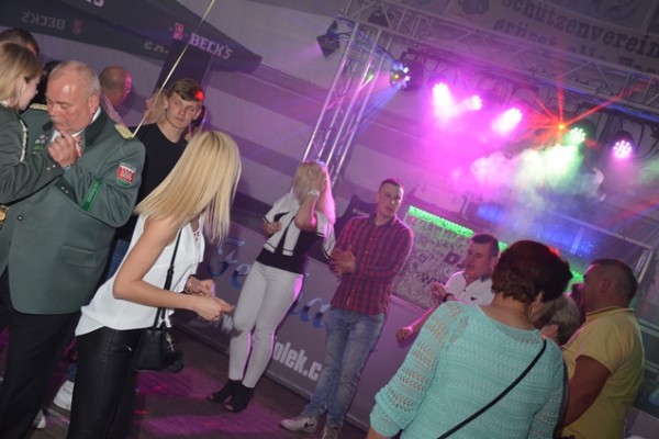 party-samstag-484DFBA112-7493-5275-3938-B00D41379930.jpg