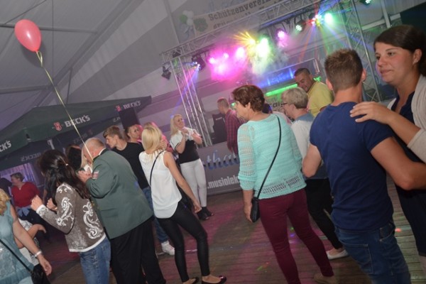 party-samstag-492F084A30-2F11-B745-E480-72AE590DB14D.jpg