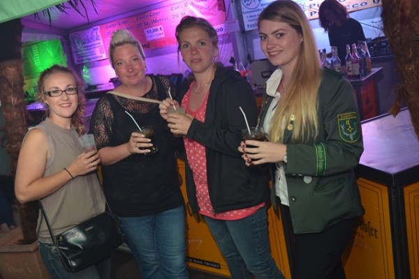 party-samstag-4BFDF5A8C-E328-FAA3-6795-74C4649A7FBF.jpg