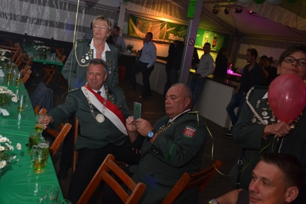 party-samstag-58E99D9233-E7BE-43B7-E74A-08735F6E92EA.jpg