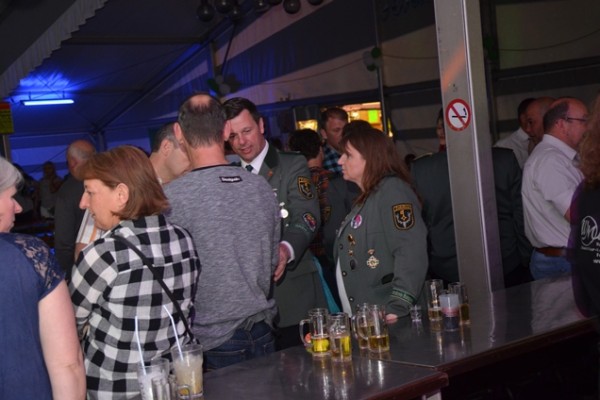 party-samstag-62C9CB5DE-80F8-9775-1CAE-BBC50AB43F54.jpg