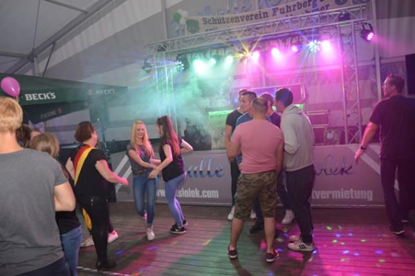 party-samstag-64D889E0DC-4DCA-2487-098E-47C501F4B0D1.jpg