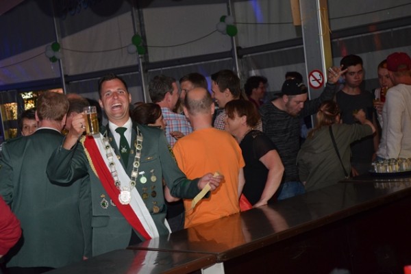 party-samstag-7488E2090-79AE-0204-3961-3545B7BEC02B.jpg