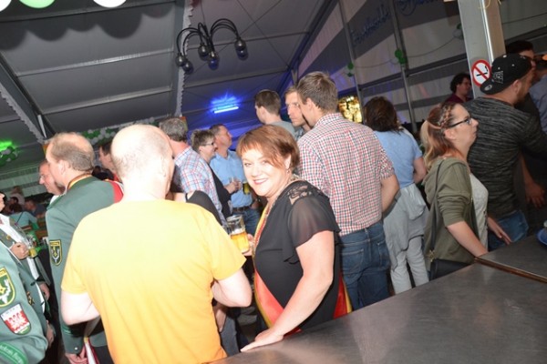 party-samstag-8BE786636-D5B5-D444-6C36-D63159D853EB.jpg