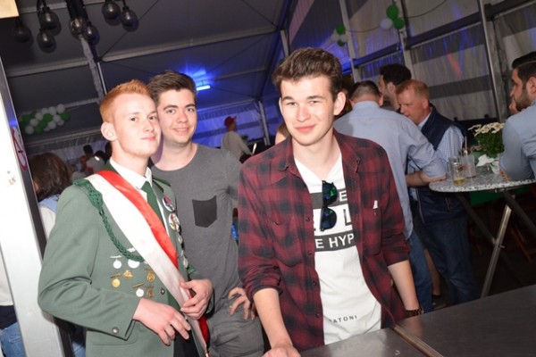 party-samstag-99F373DE9-4F9E-ED00-6B3C-8D57EEDF01D8.jpg