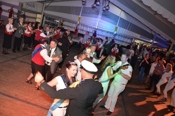 samstag-166401CD980-75B8-FA3E-B632-34E5A7C05C2A.jpg