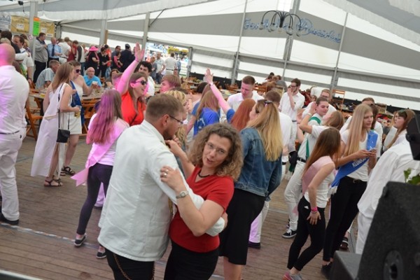 samstag-170CCA1BD12-4E4D-4F7E-8E69-D60D39600939.jpg