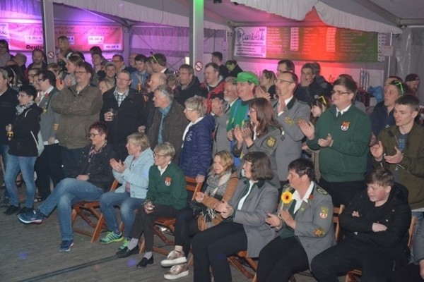 samstag-215173218E-F153-070B-62CB-86E9E410A8FA.jpg