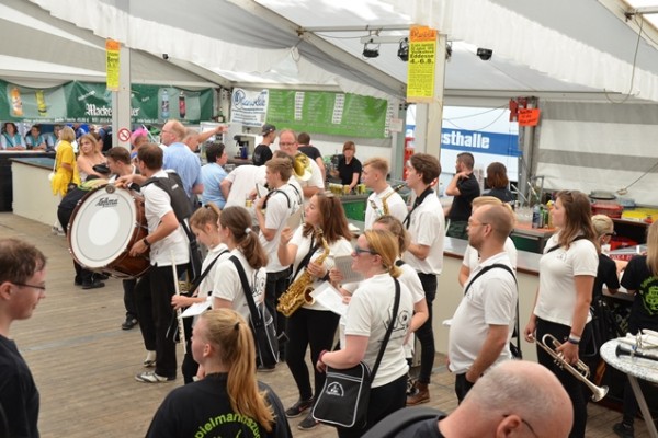 samstag-559E565E64-37A4-11A5-D418-A0367195C3B5.jpg