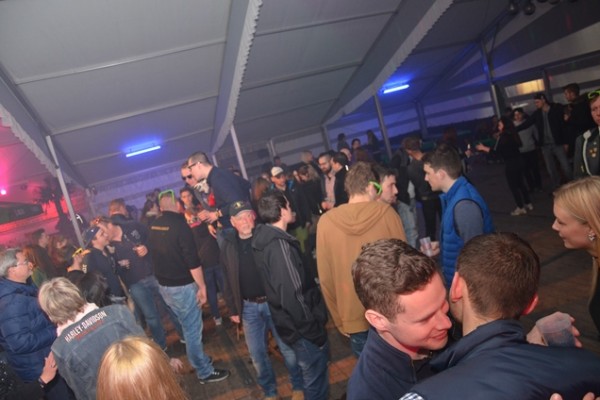 samstag-58A3552C92-BF91-A7E0-75D5-0F49580771E4.jpg