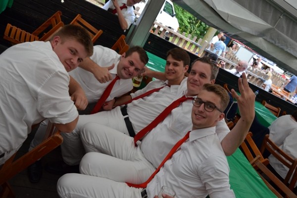 samstag-6912BC868A-8FDF-B24E-14BF-172B6EDCDFFE.jpg