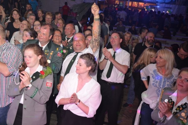 samstag-abend-1685147507-235E-D2B2-2D75-085E806D4365.jpg