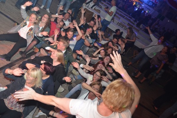samstag-abend-26362645F4-3FE6-00CF-1ED6-6BF1E12A37A6.jpg