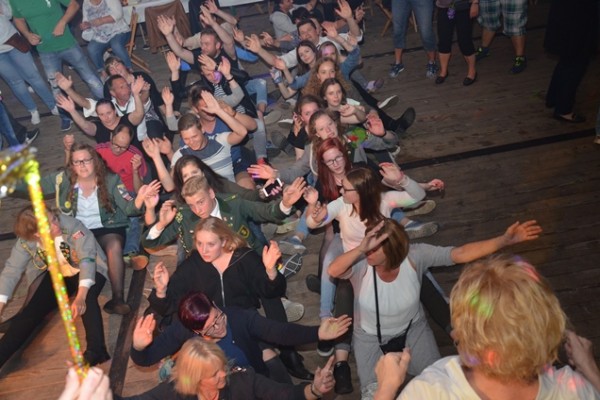 samstag-abend-272E3C24C3-476A-E8CE-D568-CFFB76CB0FC1.jpg