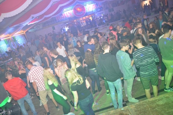 samstag-abend-312862C5F2-AA39-7FAF-8EFF-4A4E26E9DCEB.jpg