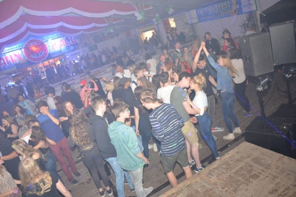 samstag-abend-322898A427-CCB4-2FB3-FA43-AC1D438646C9.jpg