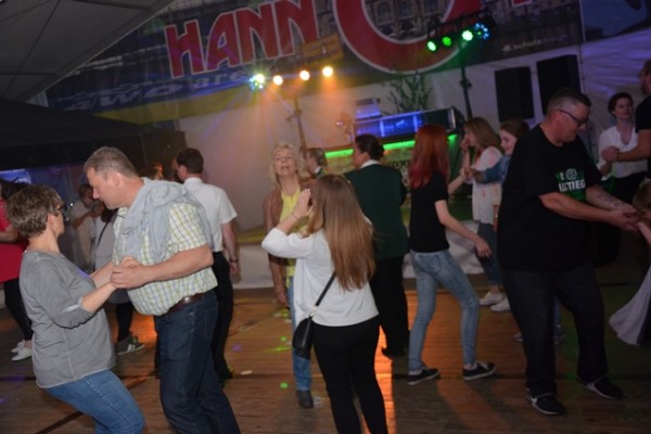 samstag-abend-55F8CA65A0-C35D-1F45-8779-503D0637AD1A.jpg