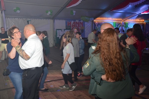 samstag-abend-7D954CCBE-48F3-D31E-CD33-2CB1906BCBDF.jpg