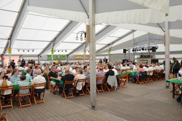 samstag-sonntag-102FC1056F5-4FCB-429A-591C-D54536F1E4FC.jpg