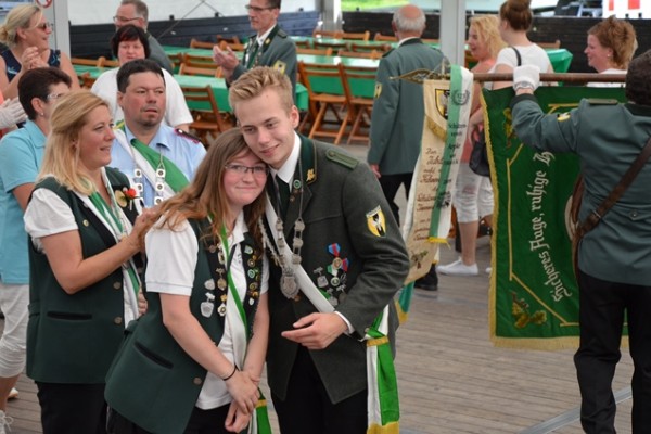 samstag-sonntag-152FFE8381F-FE07-0572-0576-A8D438EE78EF.jpg