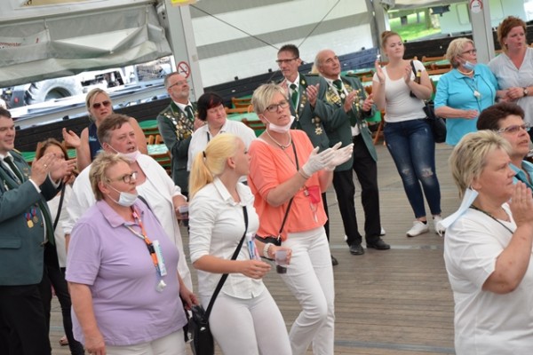 samstag-sonntag-154F60761C7-524A-260E-D508-03369B039CB6.jpg