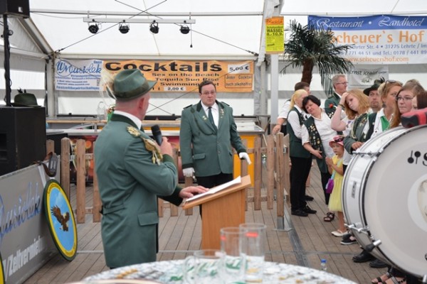 samstag-sonntag-73E24CD20-A293-1CE7-878B-6C0D54100F46.jpg