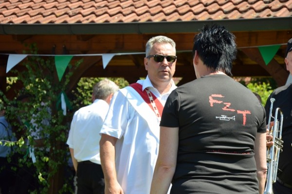 scheiben-aufhaengen-1167FC13C10-3A09-6C7E-993D-2D1AAC1A8F68.jpg