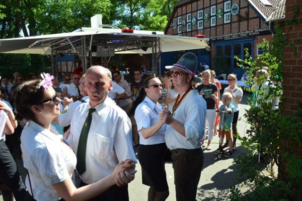 scheiben-aufhaengen-27258702A5C-8ABD-EF45-38ED-2683020F4863.jpg