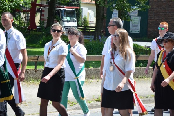 scheiben-aufhaengen-42E7133896-3256-0D07-44B6-C1744A9981DB.jpg