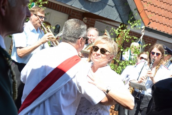scheiben-aufhaengen-95983D9BB0-D388-86F2-417A-B03D5E6411EF.jpg