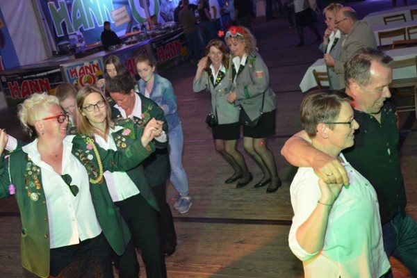 sonntag-abend-99FE733E9-A5CF-6566-911D-3F3FCC2BF838.jpg